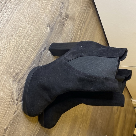 Chunky black heel booties - Picture 3 of 3